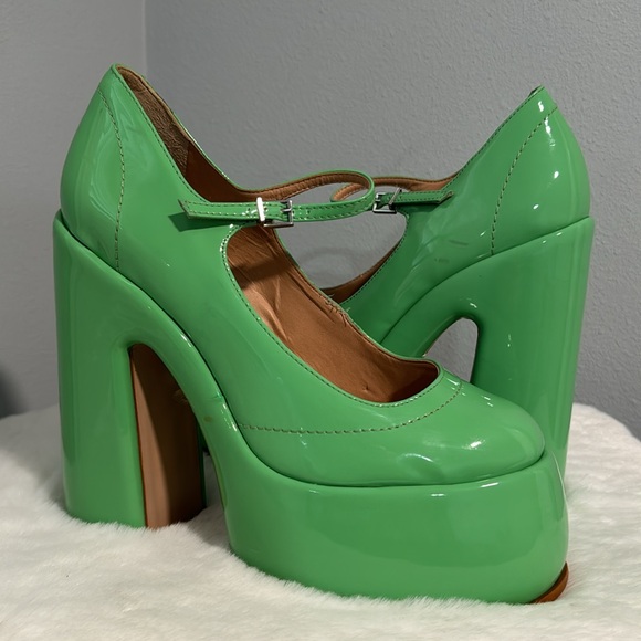 New Schutz Zayne Mary Jane Platform Heel in Patent Leather Green. - Picture 4 of 15